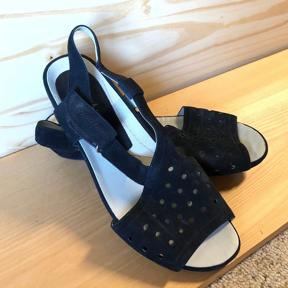 Earthies Black Cut- Out Sandles by Earth